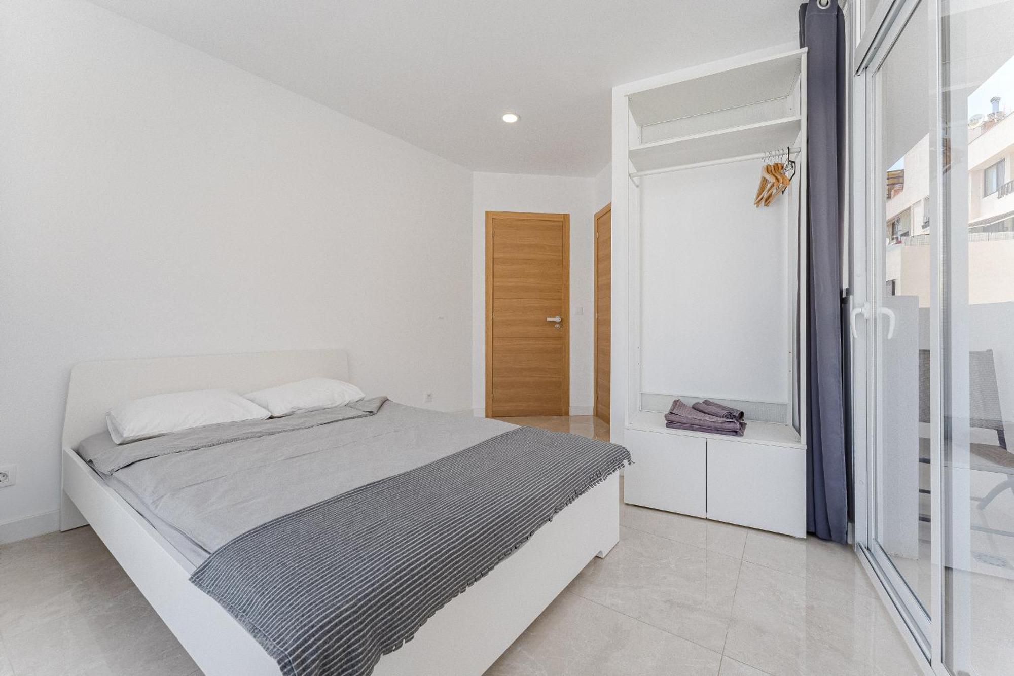 Few Steps From The Beach Hostel In Los Cristianos Arona  Exterior photo