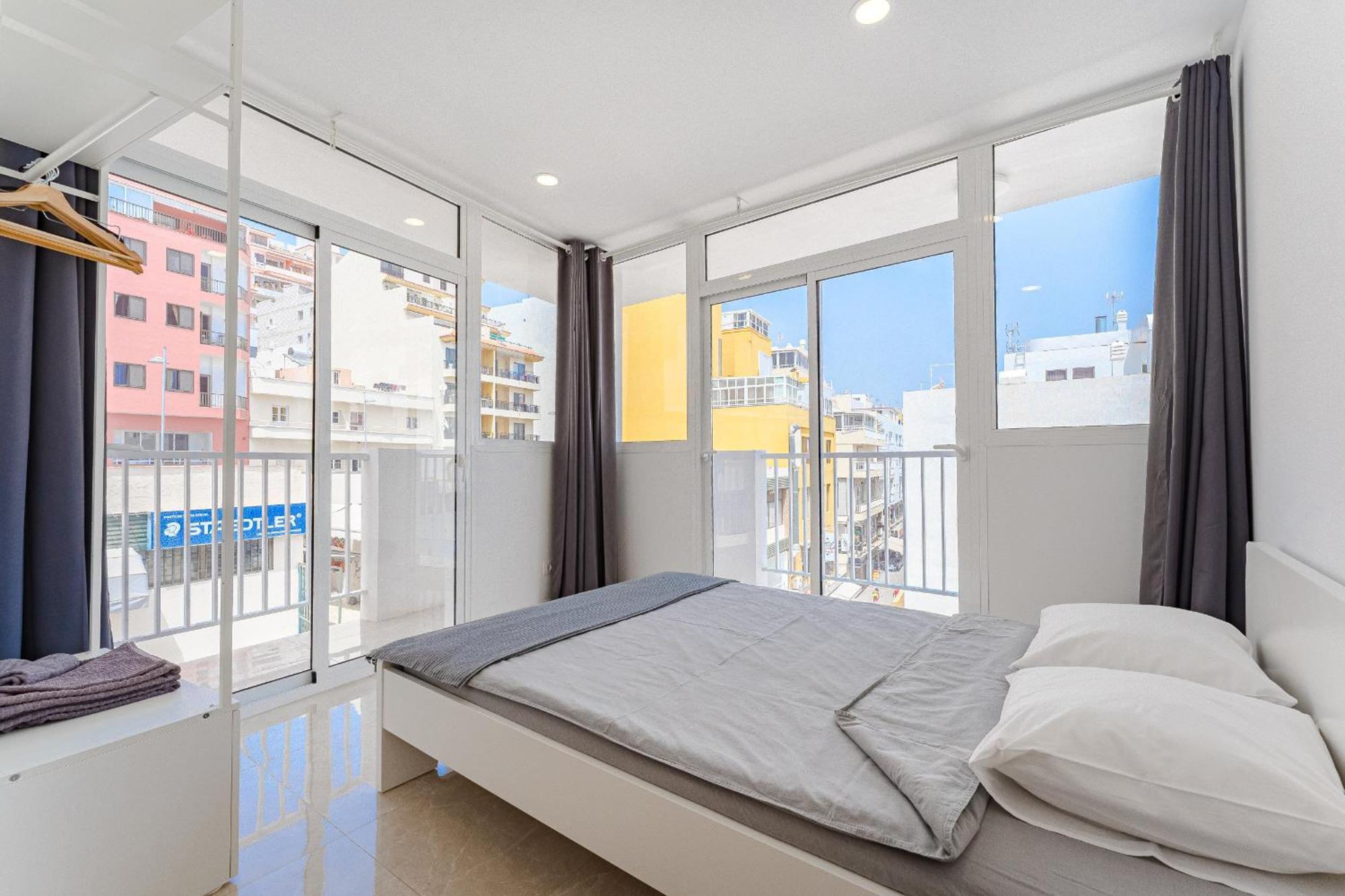 Few Steps From The Beach Hostel In Los Cristianos Arona  Exterior photo